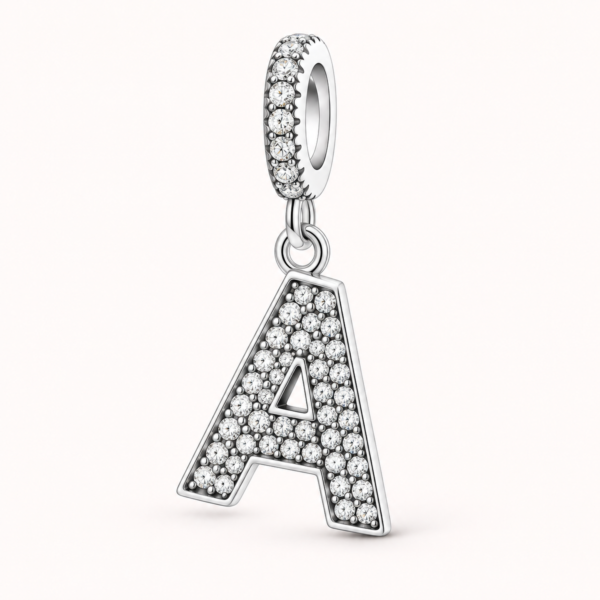 Charm letra A modelo colgante