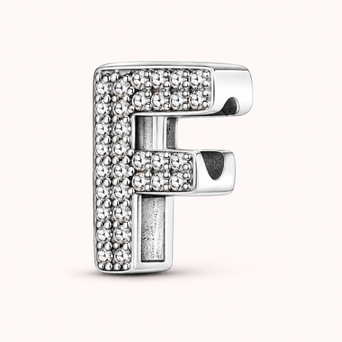 Charm letra F modelo circonias