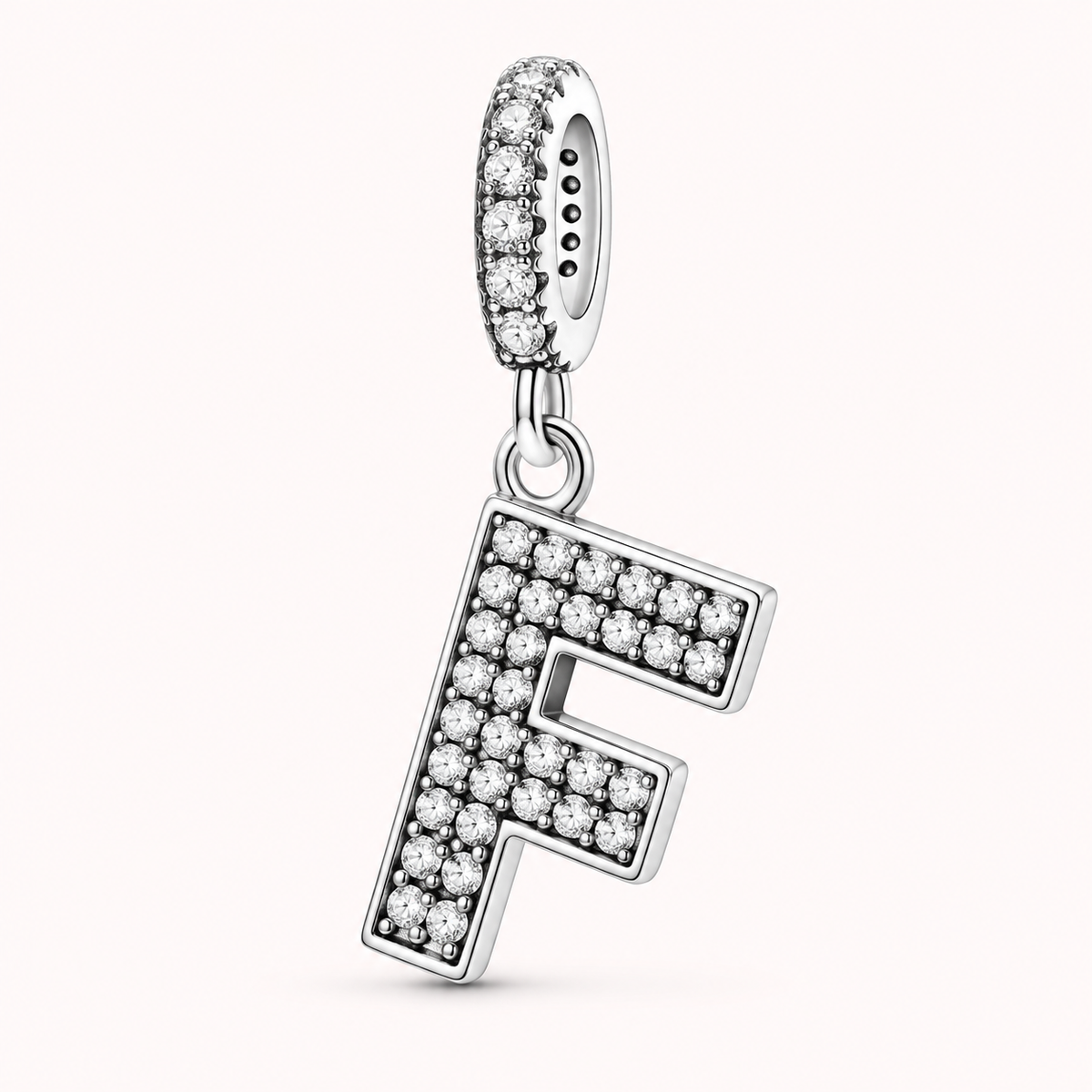 Charm letra F modelo colgante