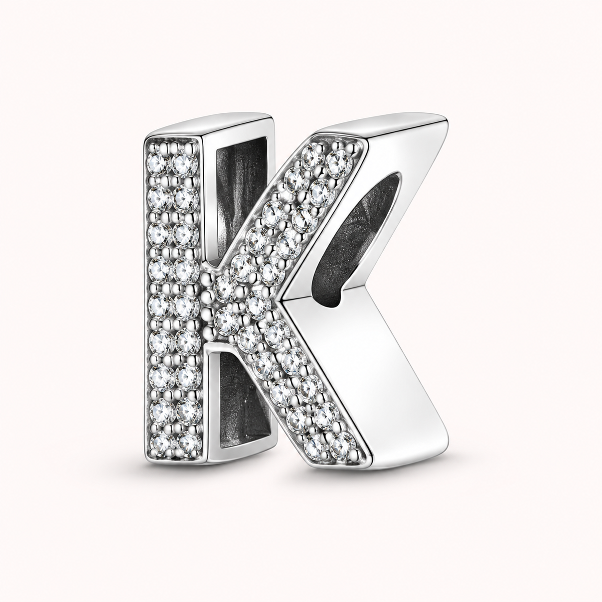 Charm letra K modelo circonias