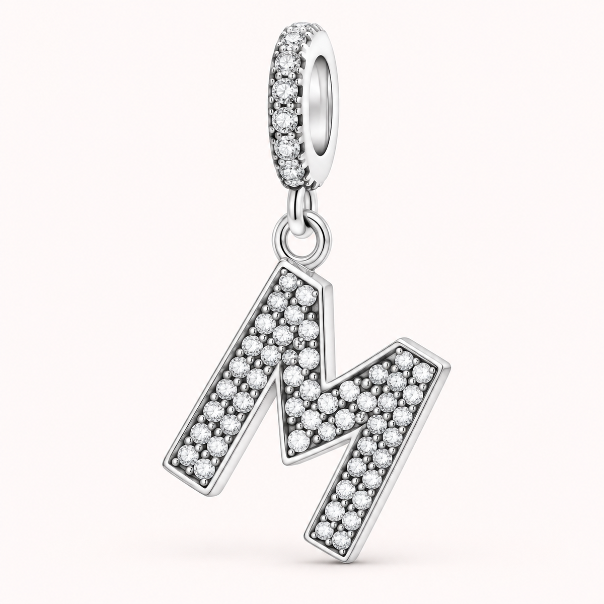 Charm letra M modelo colgante