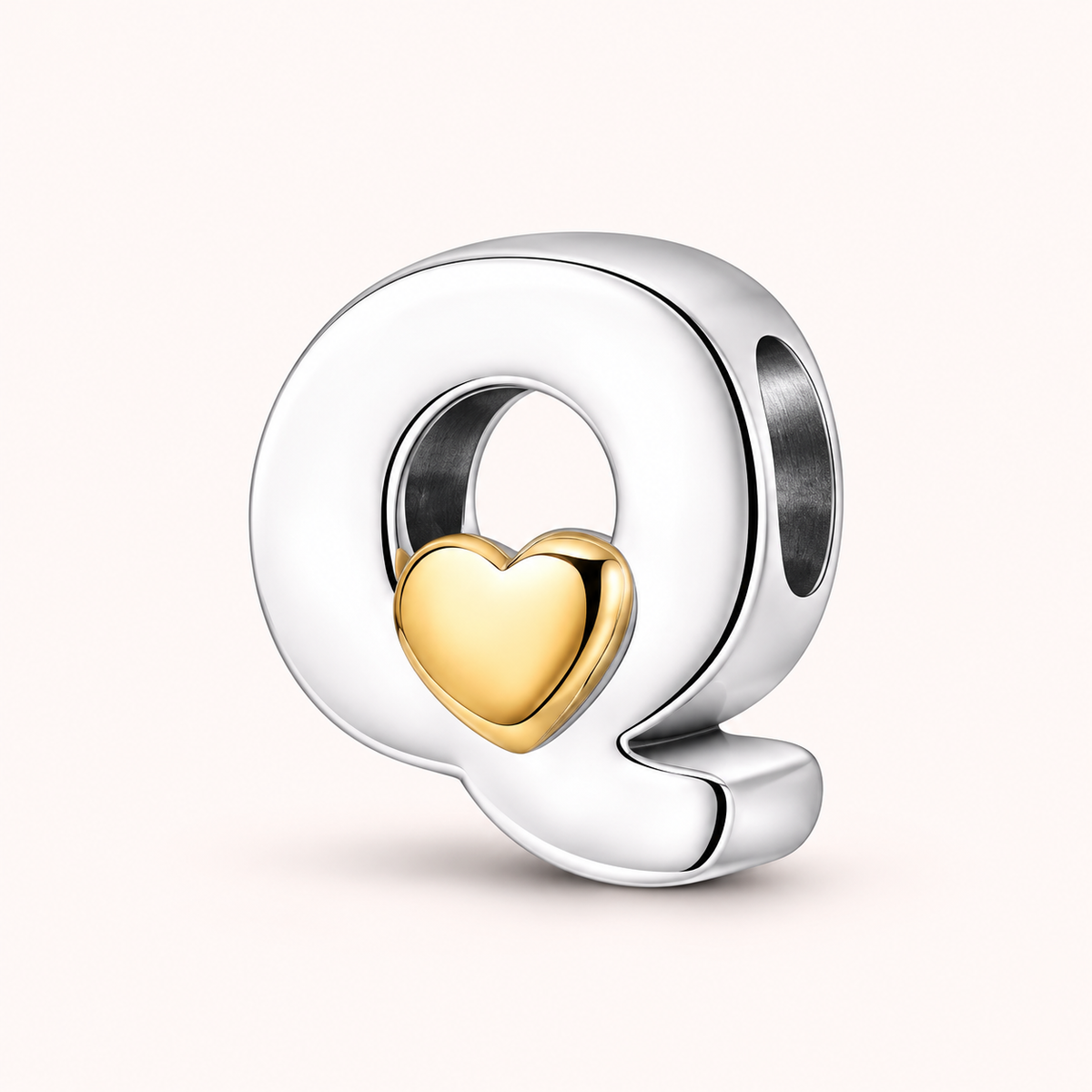Charm letra Q modelo corazon