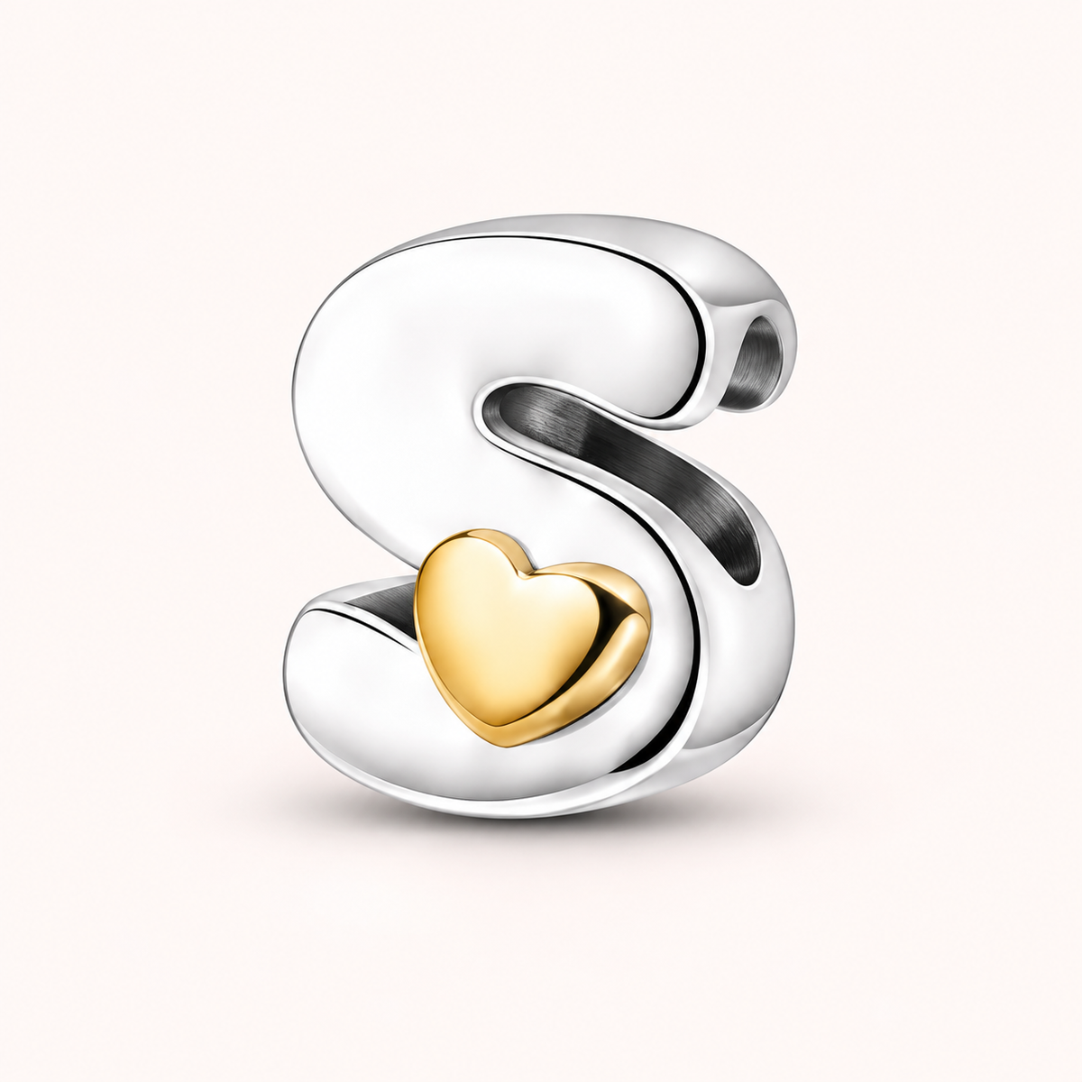 Charm letra S modelo corazon