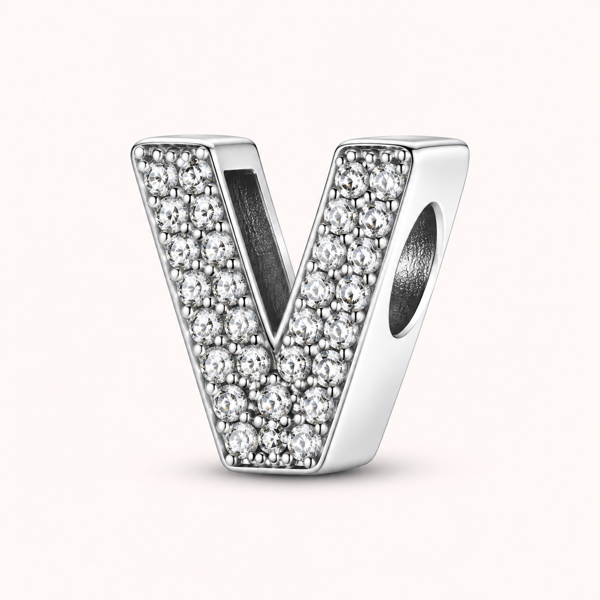 Charm letra V modelo circonias