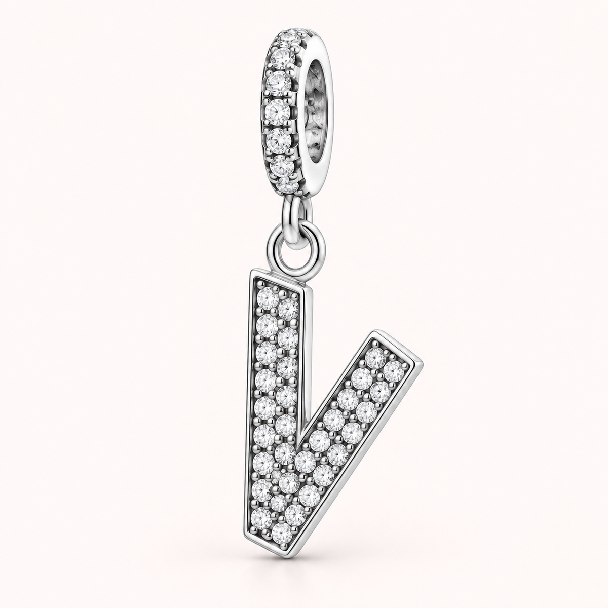 Charm letra V modelo colgante