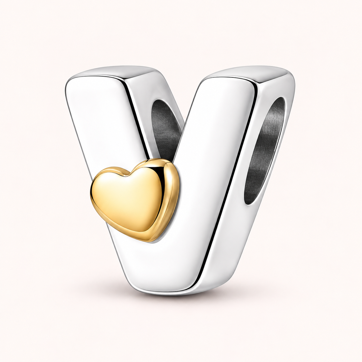 Charm letra V modelo corazon